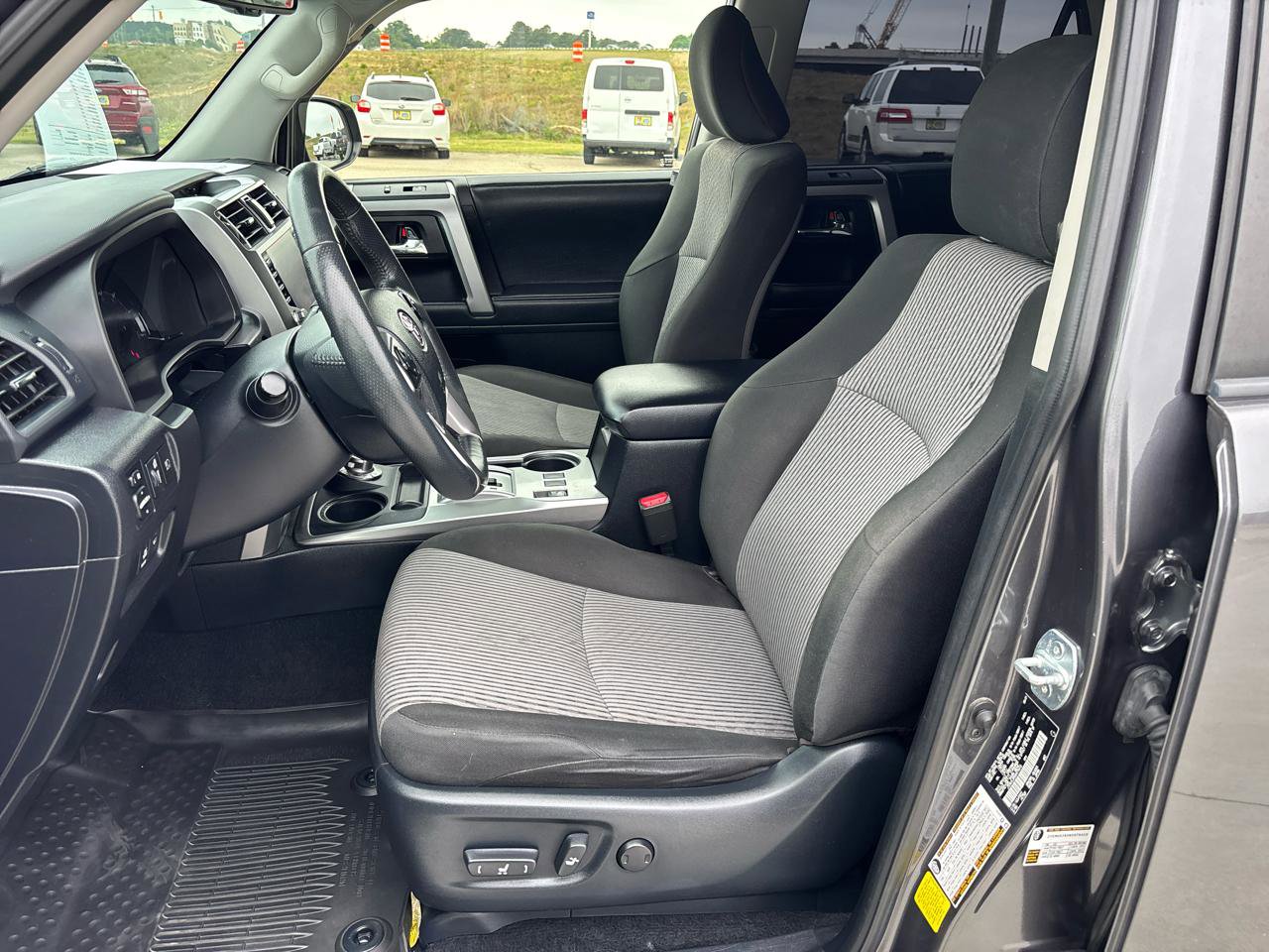 Used 2022 Toyota 4Runner SR5 AWD/4WD image 18