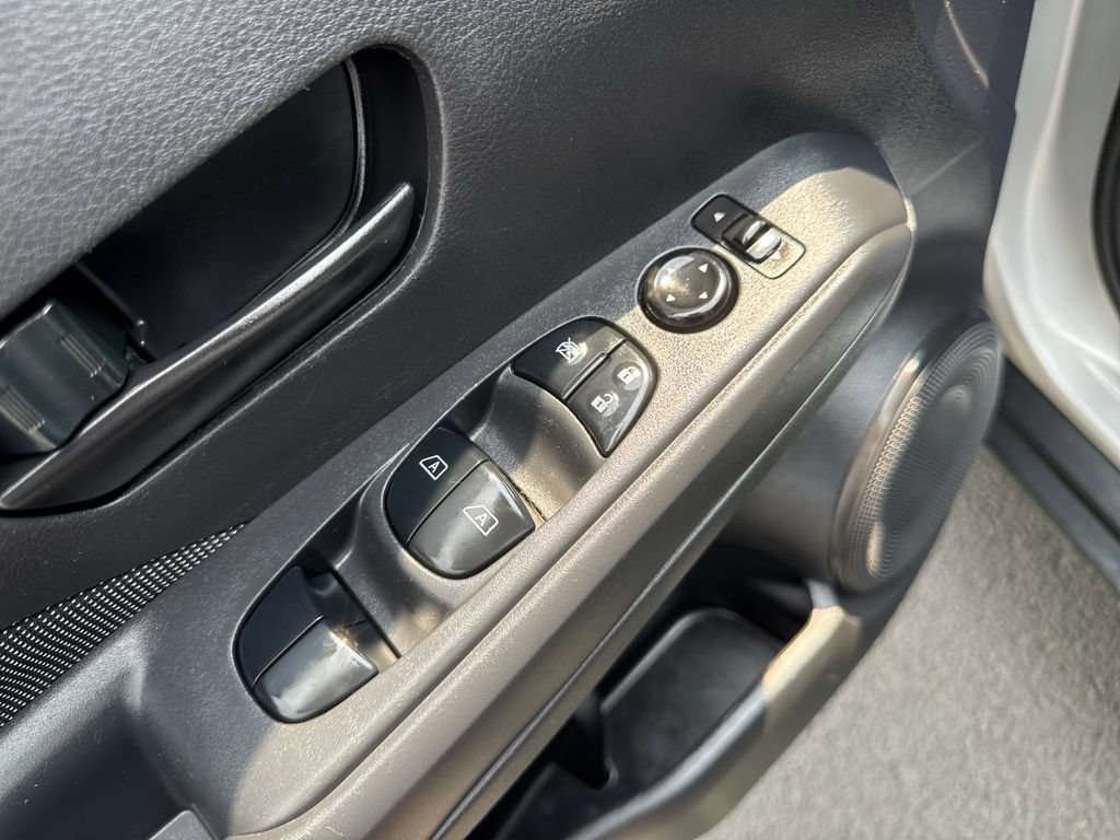 Used 2020 Nissan Kicks S FWD image 11