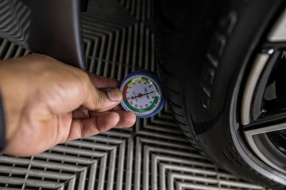 Used 2025 BMW M2 w/ Lighting Package image 45