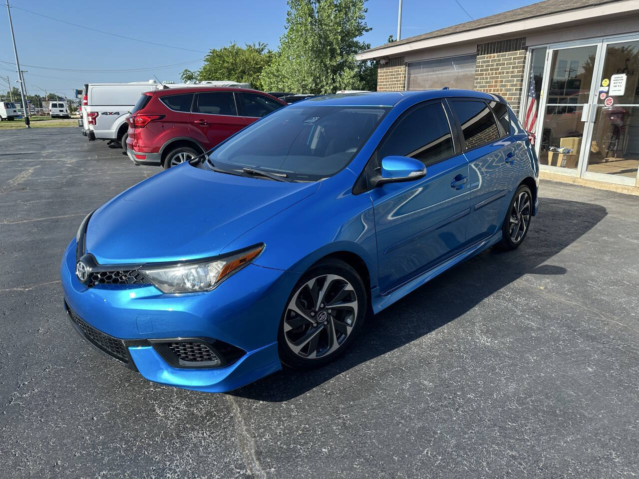 Used 2017 Toyota Corolla iM FWD image 2