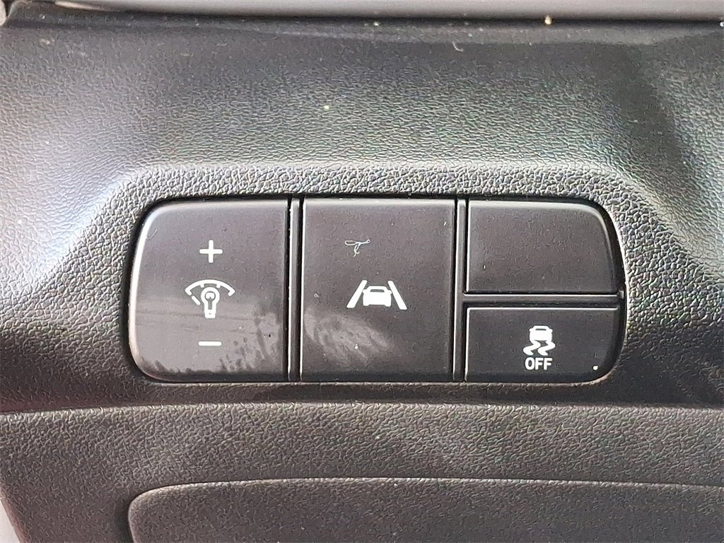 Used 2022 Hyundai Elantra SEL image 25