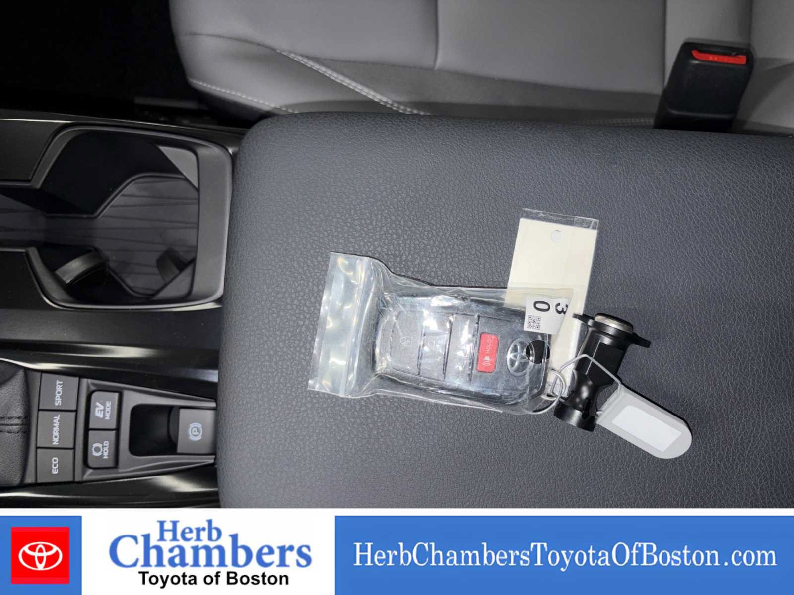 Used 2026 Toyota Camry SE FWD image 9