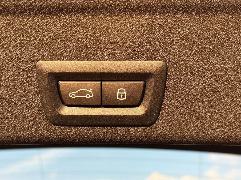 Used 2026 BMW X6 M60i image 13