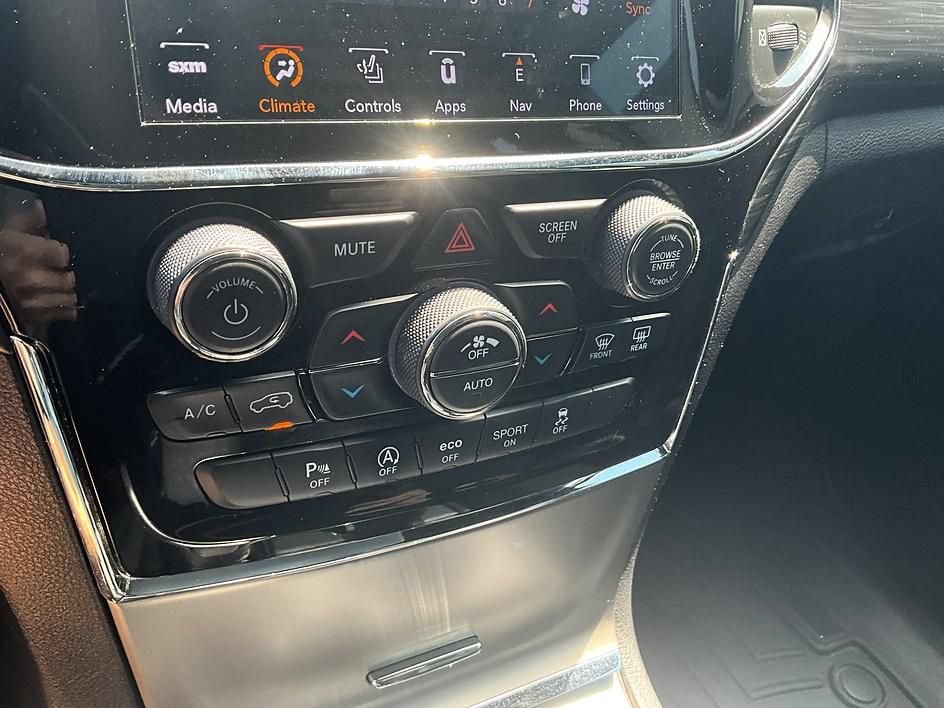 Used 2021 Jeep Grand Cherokee Laredo X AWD/4WD image 22