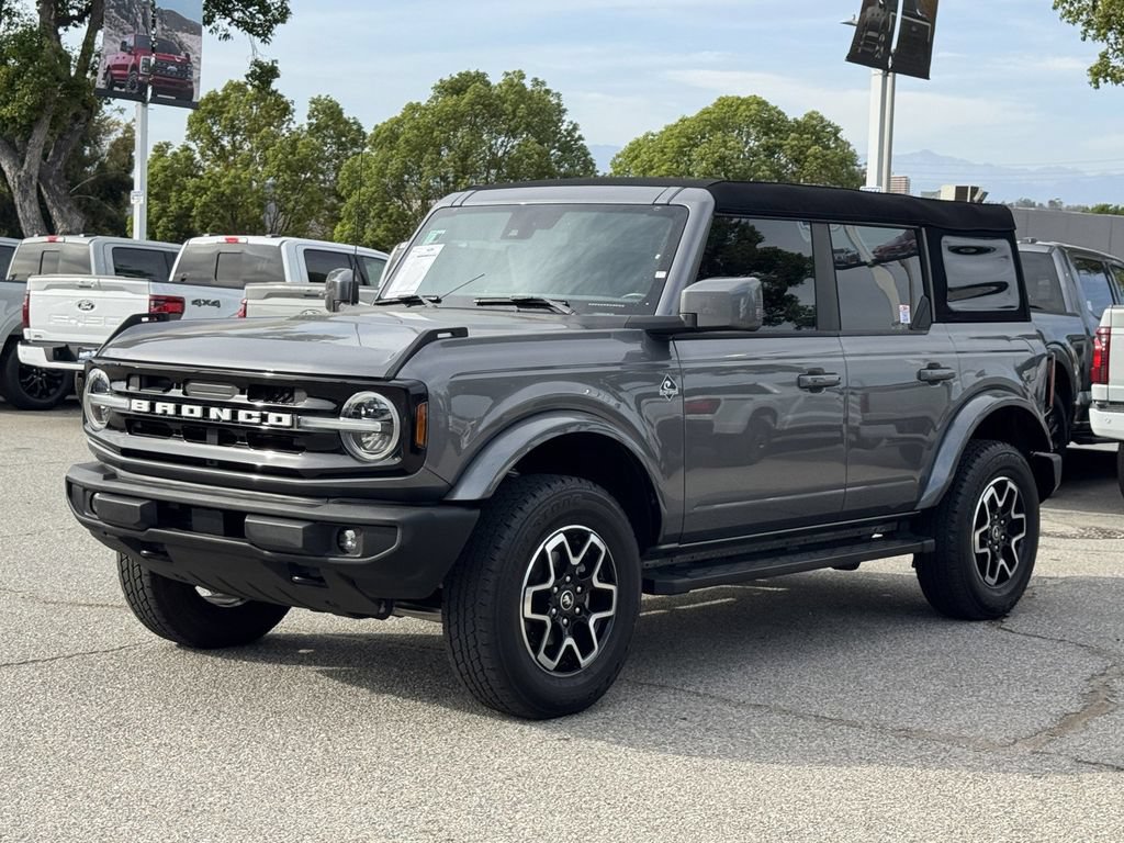 Used 2023 Ford Bronco Outer Banks AWD/4WD image 2