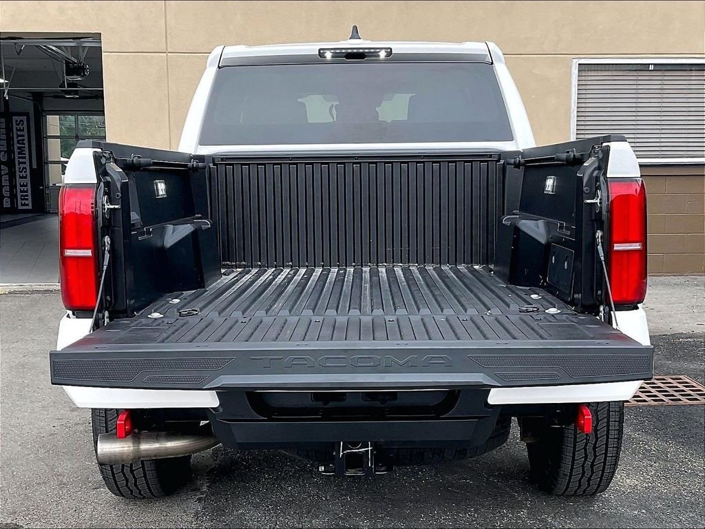Used 2025 Toyota Tacoma TRD Off-Road AWD/4WD image 31