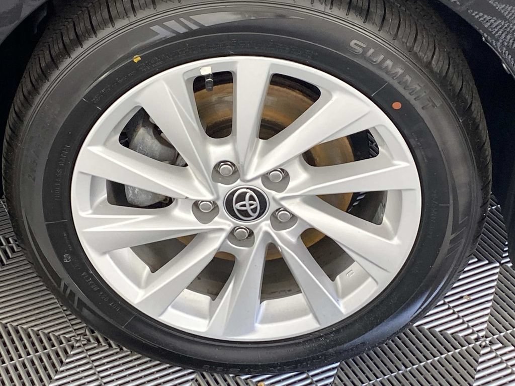 Used 2022 Toyota Camry LE AWD/4WD image 25