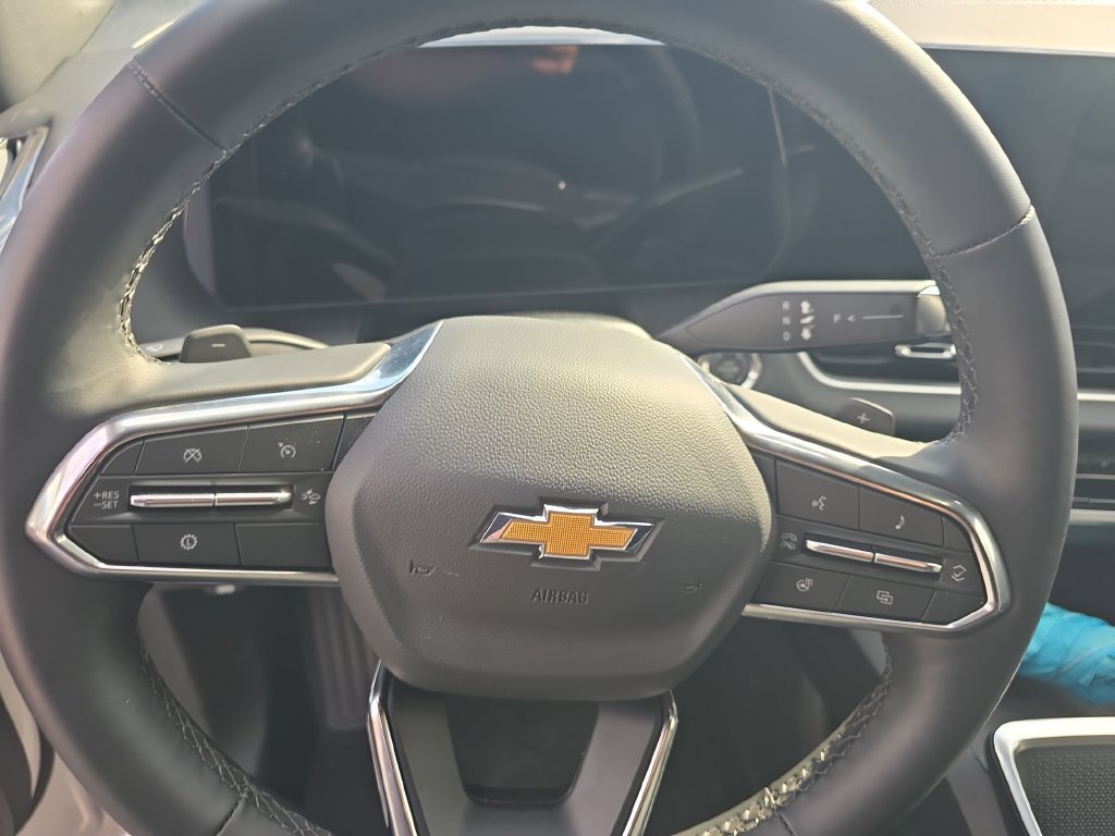 Used 2026 Chevrolet Equinox LT AWD/4WD image 11