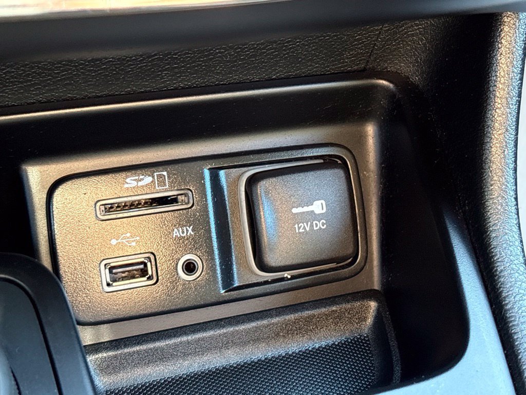 Used 2015 Jeep Cherokee Latitude w/ Cold Weather Group AWD/4WD image 16