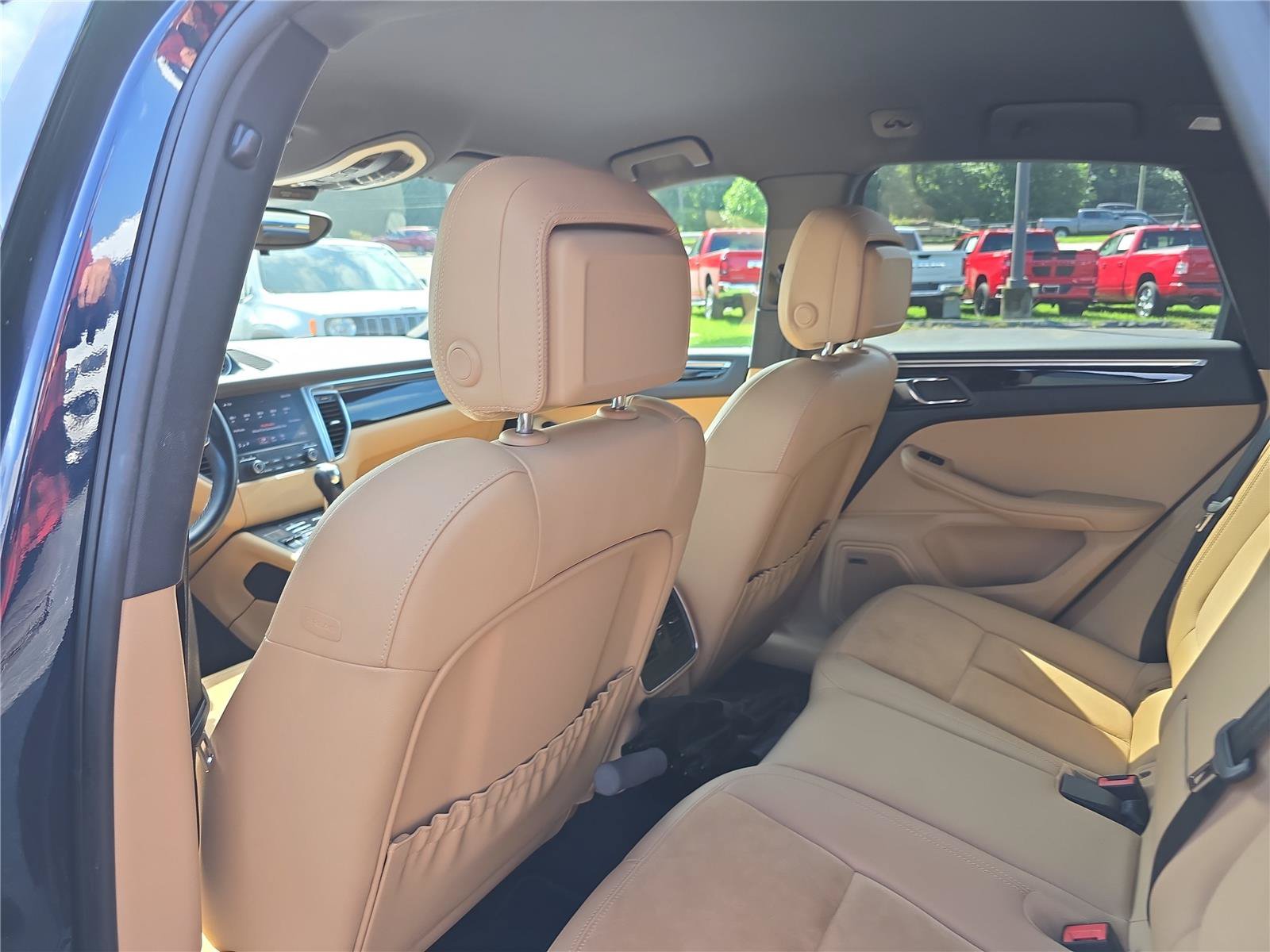 Used 2018 Porsche Macan AWD/4WD image 16