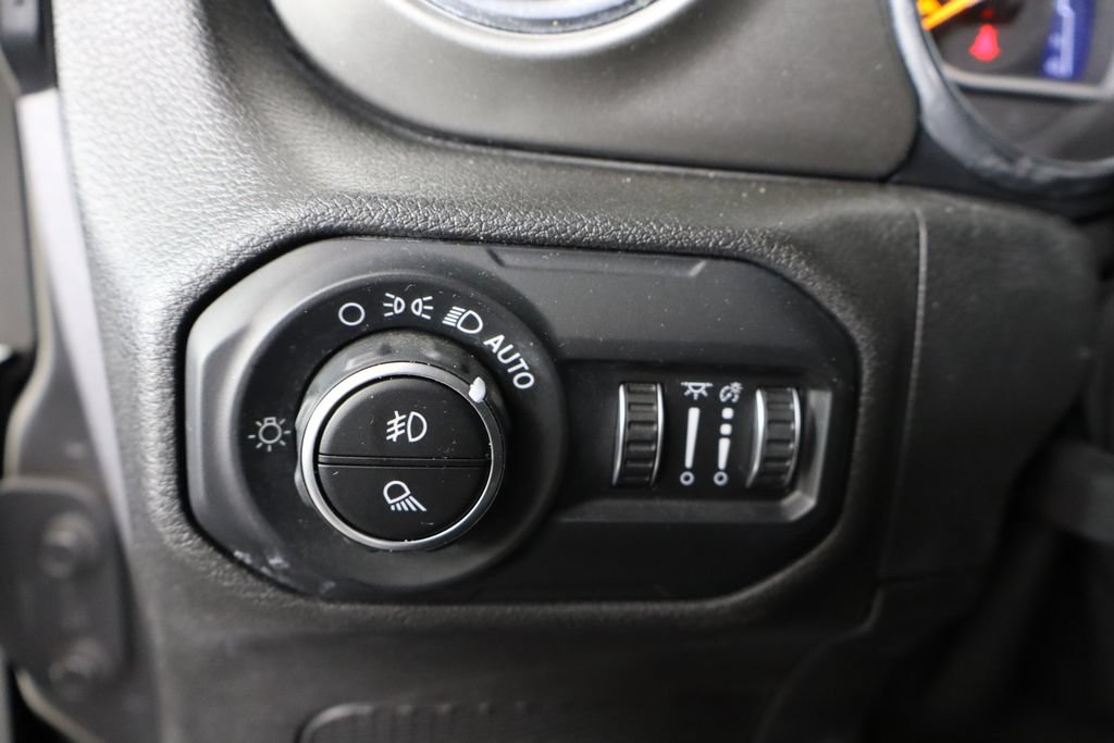 Used 2020 Jeep Gladiator Overland w/ Trailer Tow Package AWD/4WD image 20
