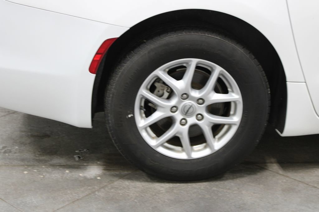 Used 2023 Chrysler Voyager LX image 47