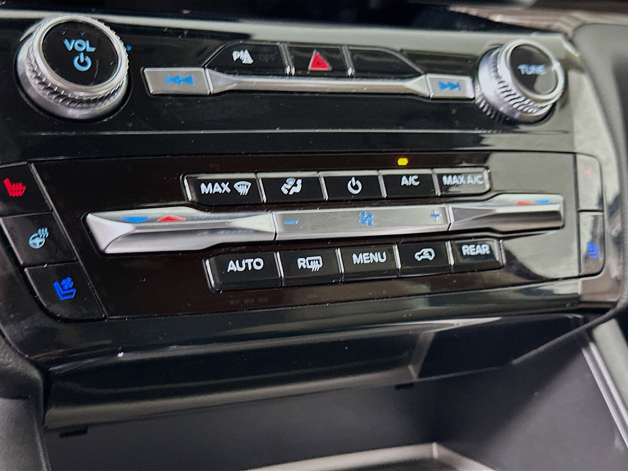 Used 2023 Ford Explorer Limited image 24