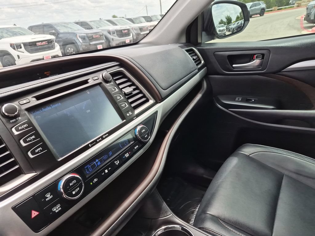 Used 2017 Toyota Highlander XLE FWD image 23