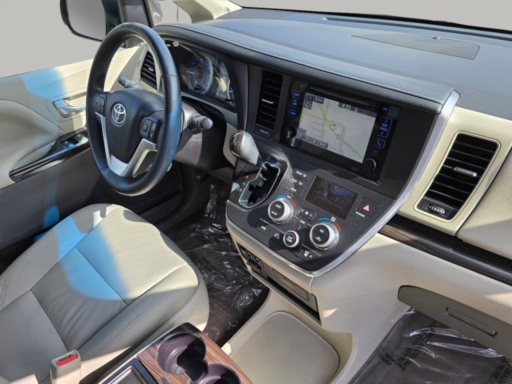 Used 2016 Toyota Sienna XLE Premium FWD image 34