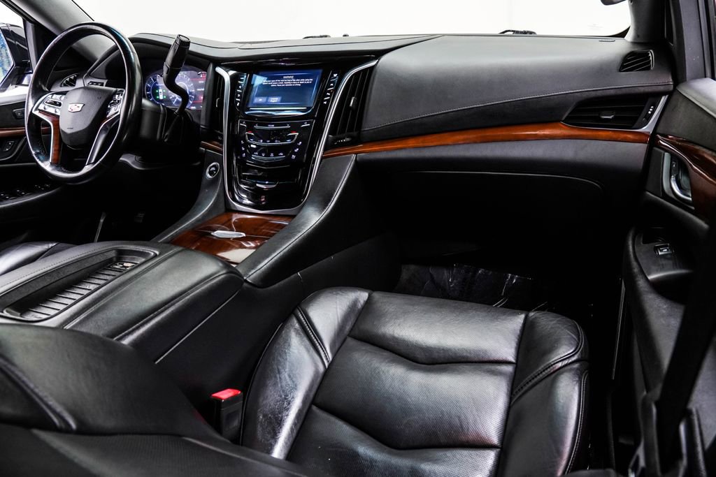 Used 2020 Cadillac Escalade Luxury image 22