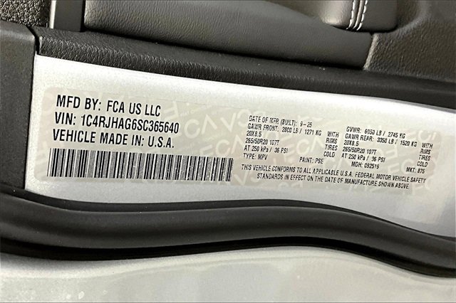 New 2025 Jeep Grand Cherokee Altitude image 9