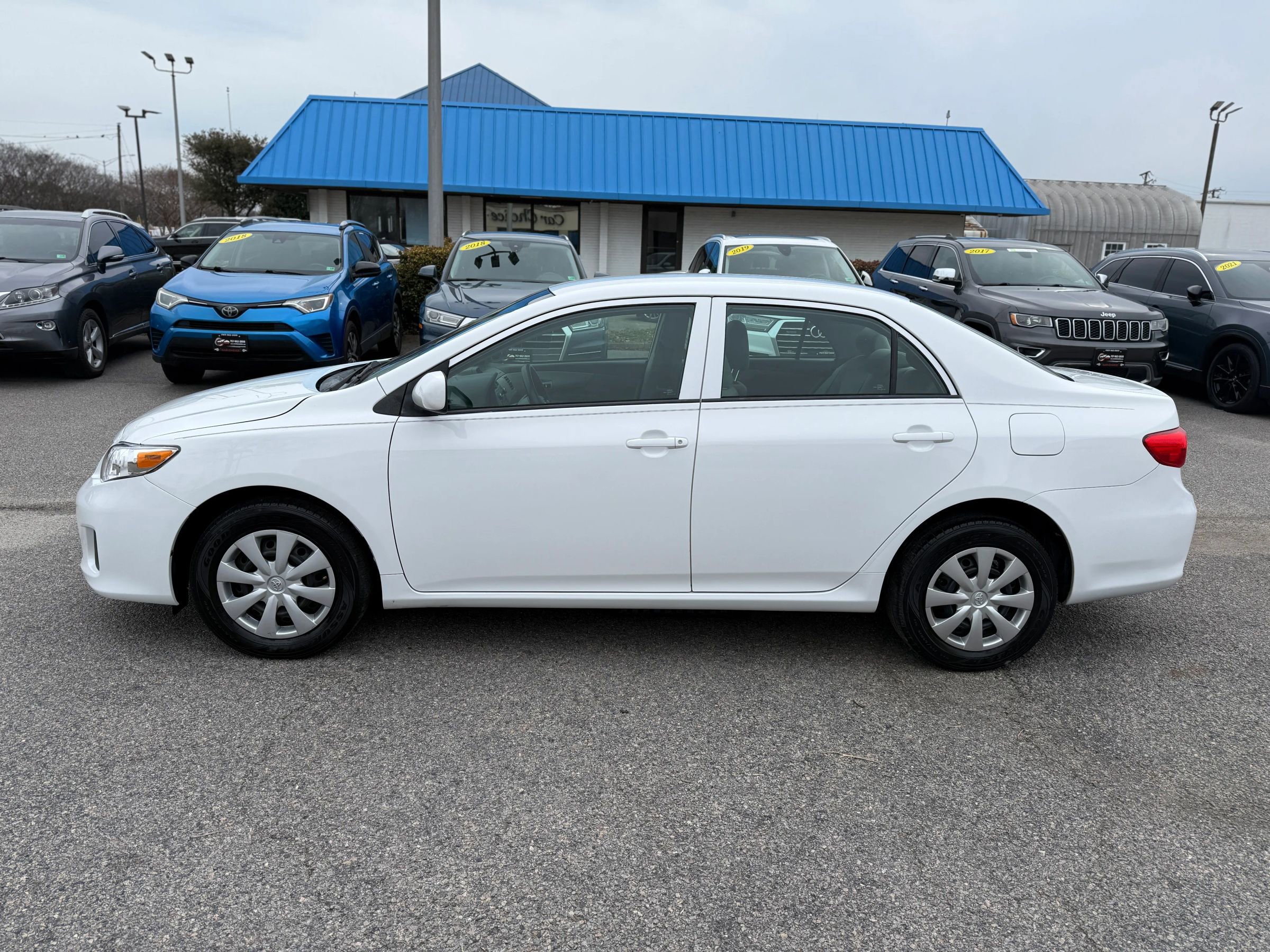Used 2013 Toyota Corolla L FWD image 2