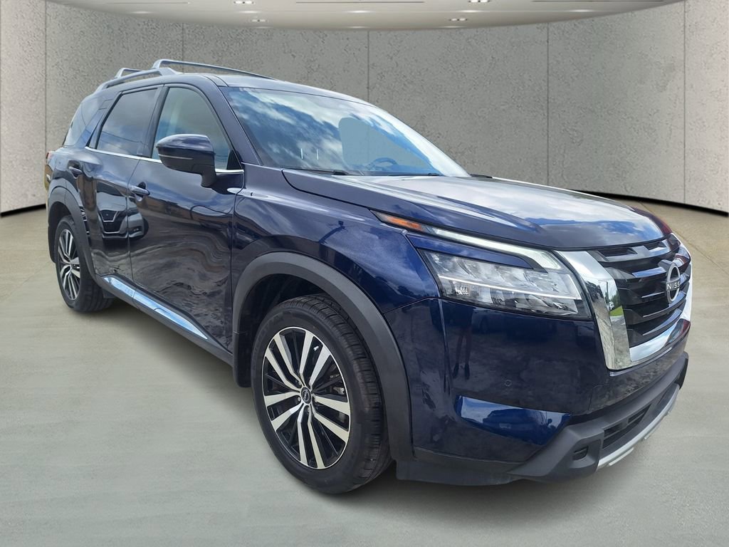 Used 2024 Nissan Pathfinder Platinum FWD image 7