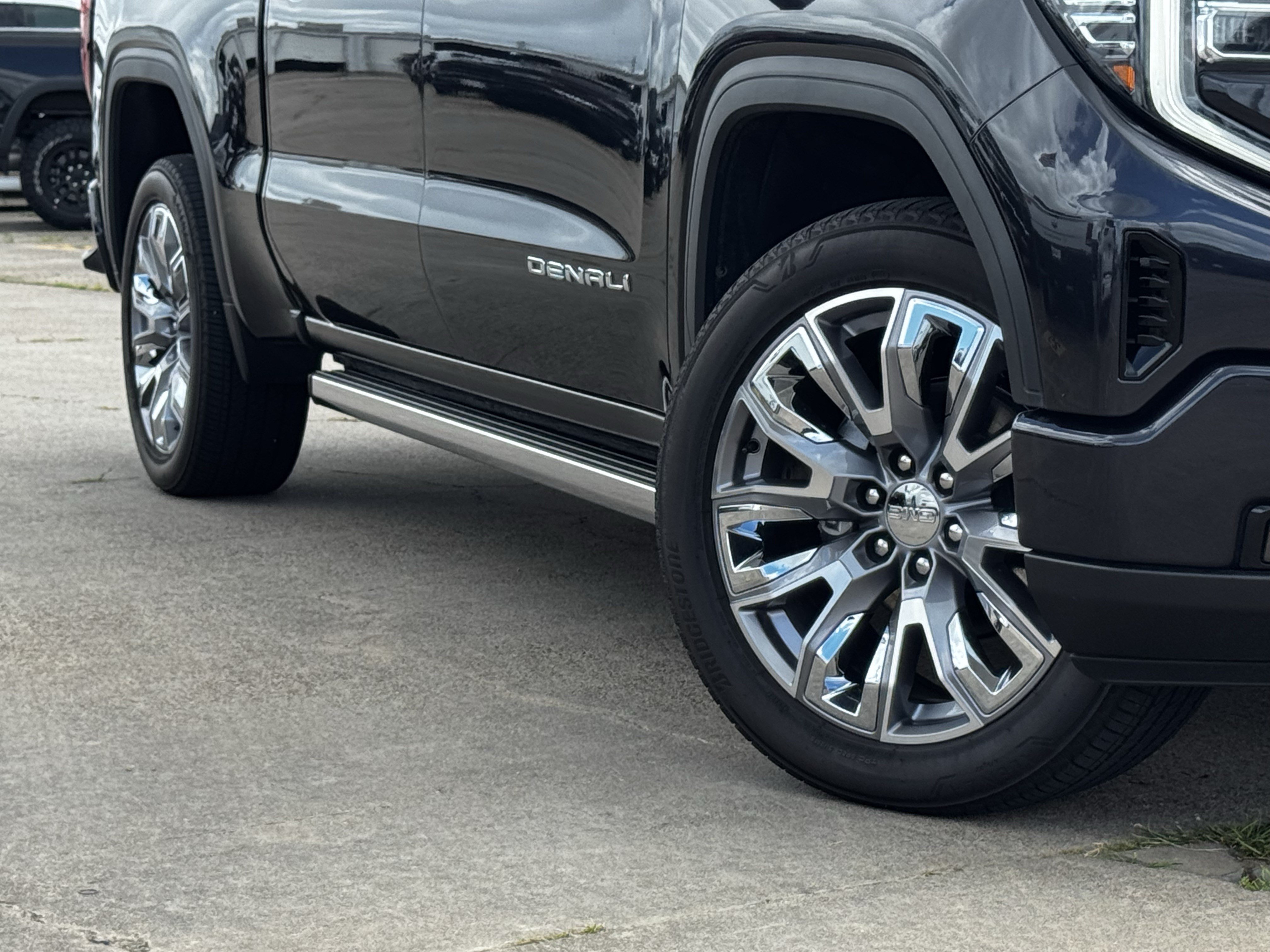 Used 2025 GMC Sierra 1500 Denali w/ Denali Reserve Package AWD/4WD image 13