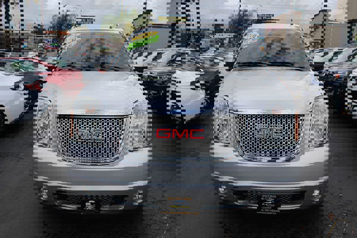 Used 2014 GMC Yukon XL Denali image 3
