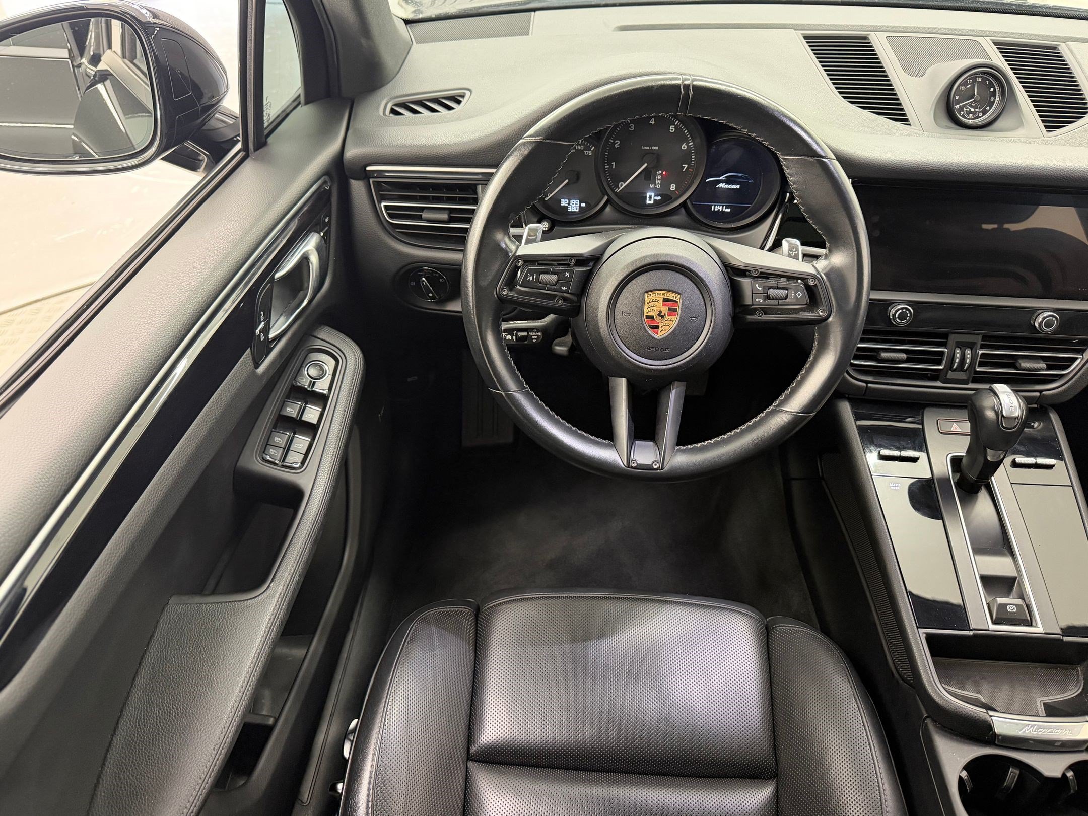 Used 2024 Porsche Macan AWD/4WD image 28