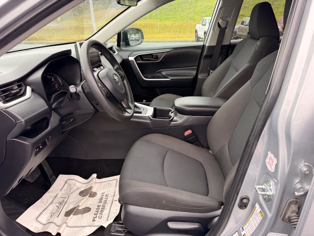 Used 2025 Toyota RAV4 LE AWD/4WD image 29