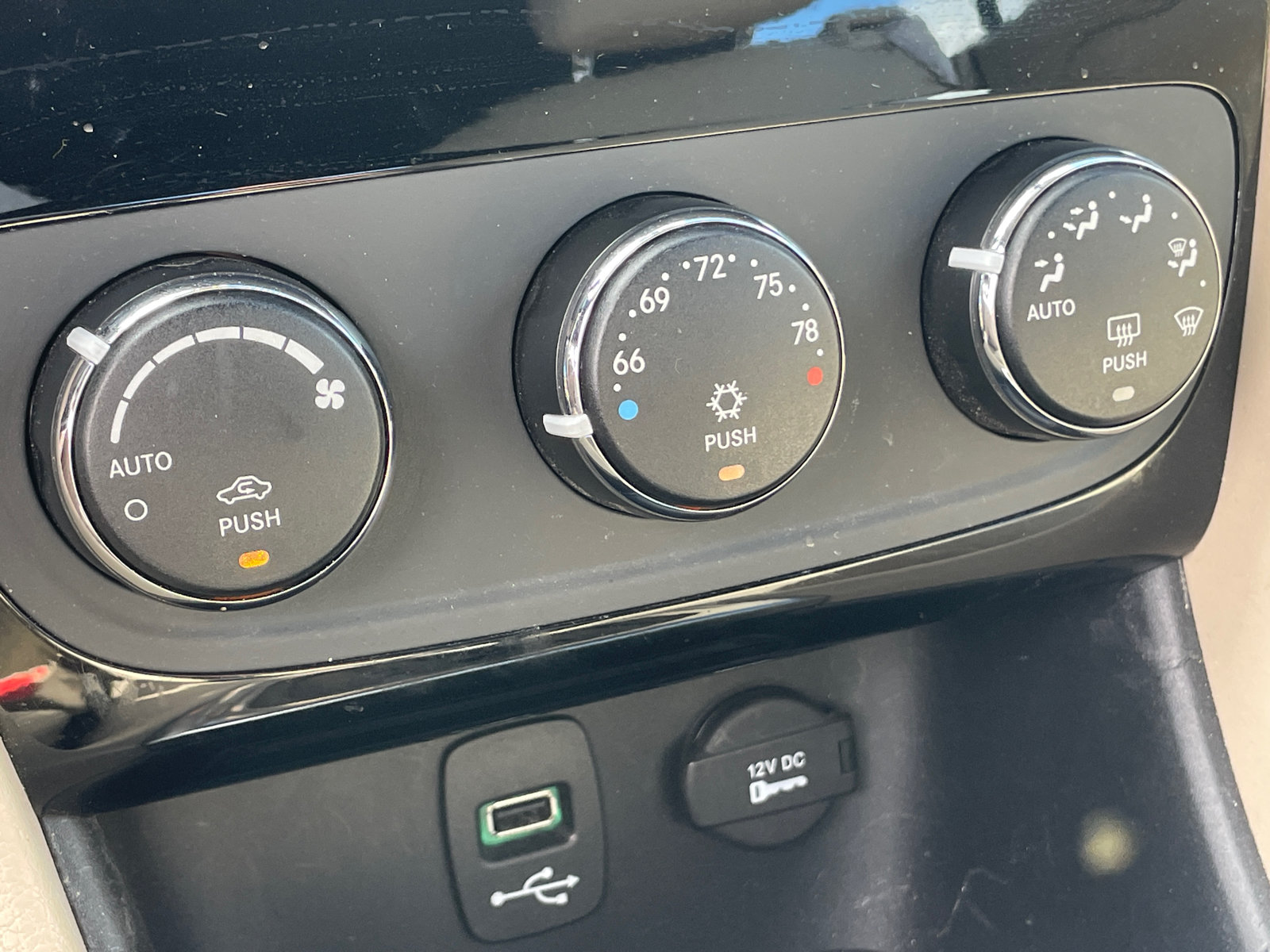 Used 2012 Chrysler 200 Limited FWD image 15