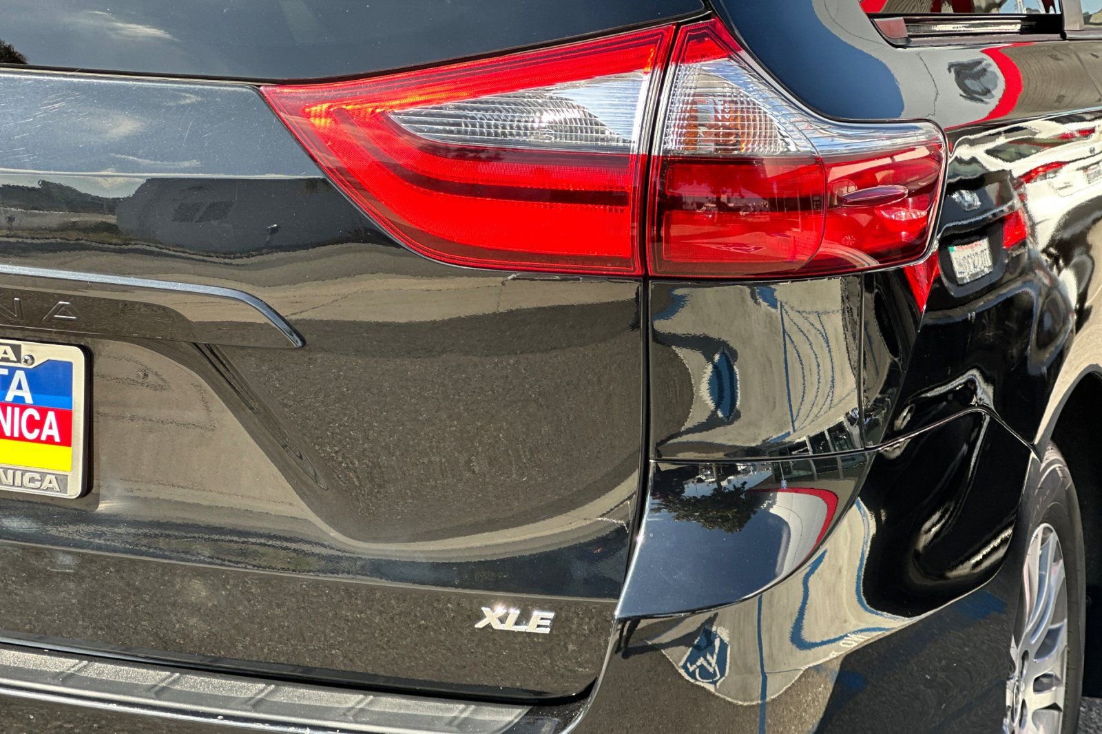 Used 2020 Toyota Sienna XLE FWD image 28