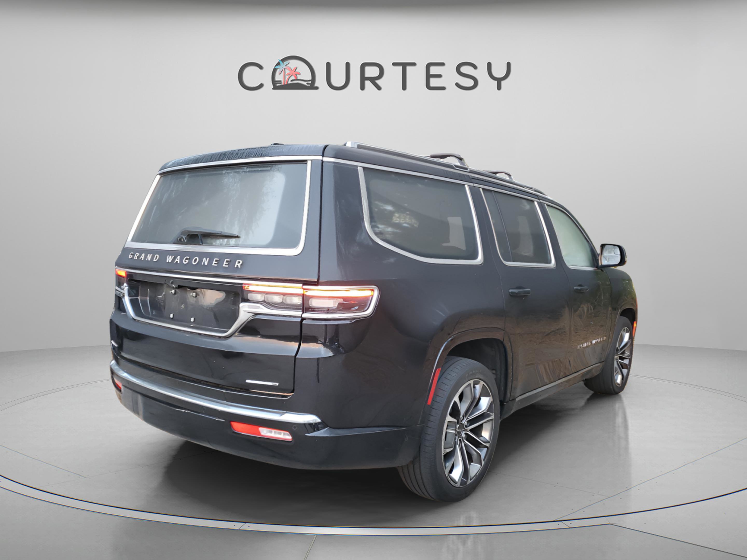 Certified 2022 Jeep Grand Wagoneer Series III w/ Rear Seat Video Group 1 image 3