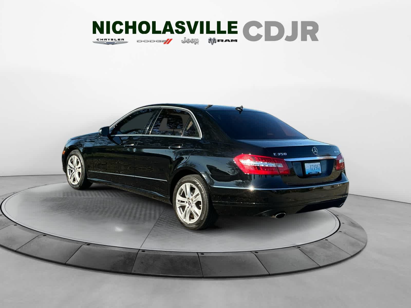 Used 2010 Mercedes-Benz E 350 4MATIC Sedan image 3