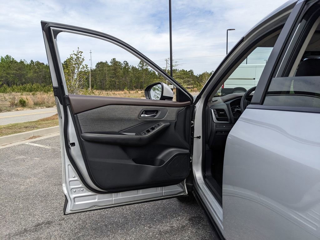 Used 2023 Nissan Rogue SV FWD image 52