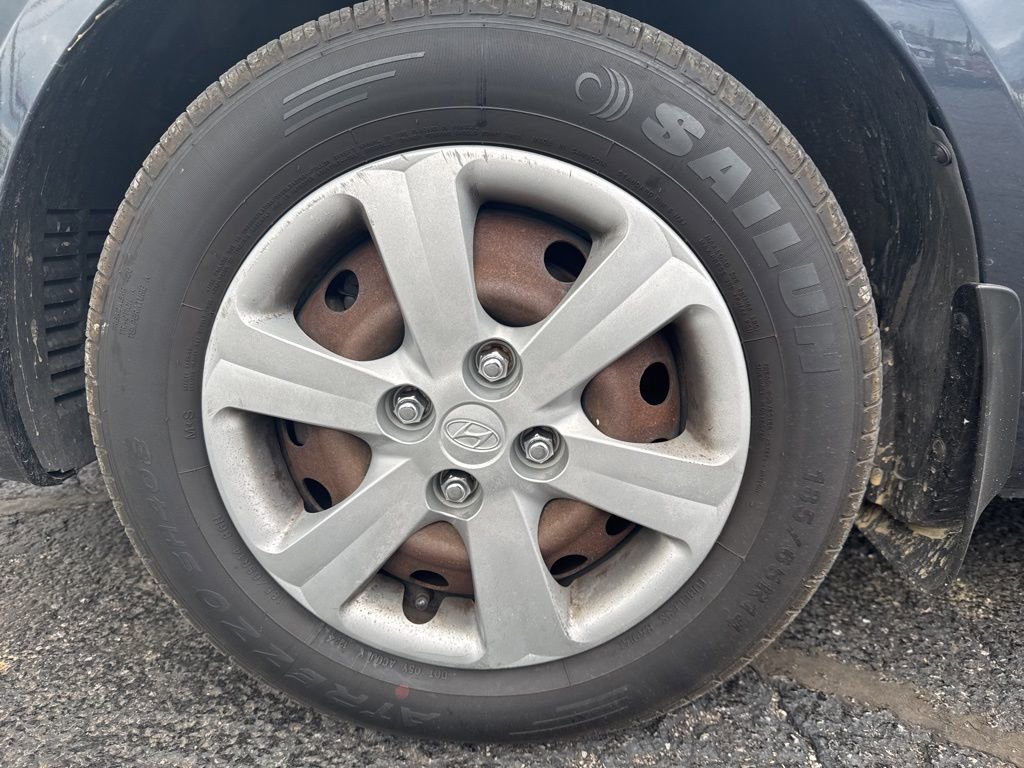 Used 2011 Hyundai Accent GLS w/ Premium Pkg 4 FWD image 5