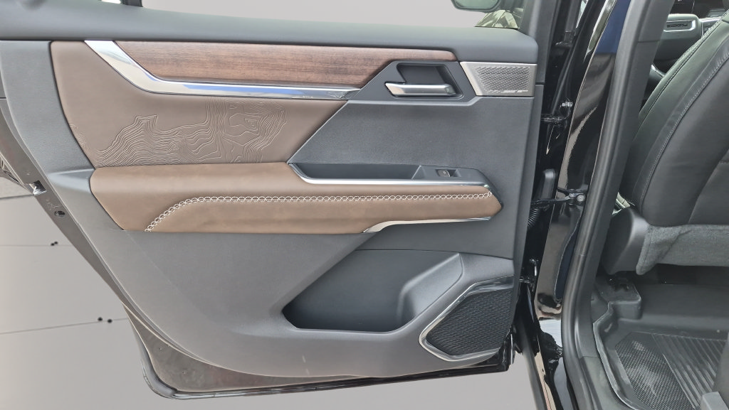 New 2027 GMC Acadia Denali Ultimate w/ LPO, Floor Liner Package AWD/4WD image 23