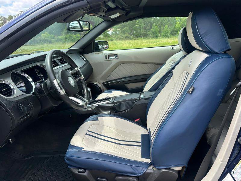 Used 2010 Ford Mustang Premium RWD image 7