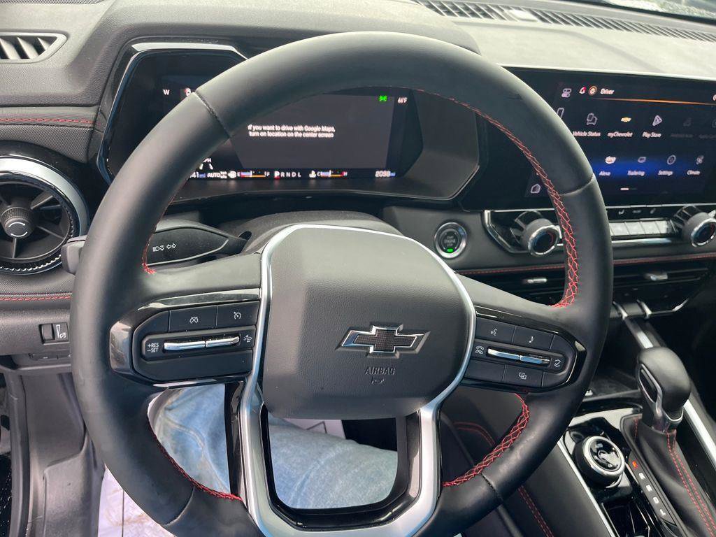 Used 2025 Chevrolet Colorado Z71 AWD/4WD image 10