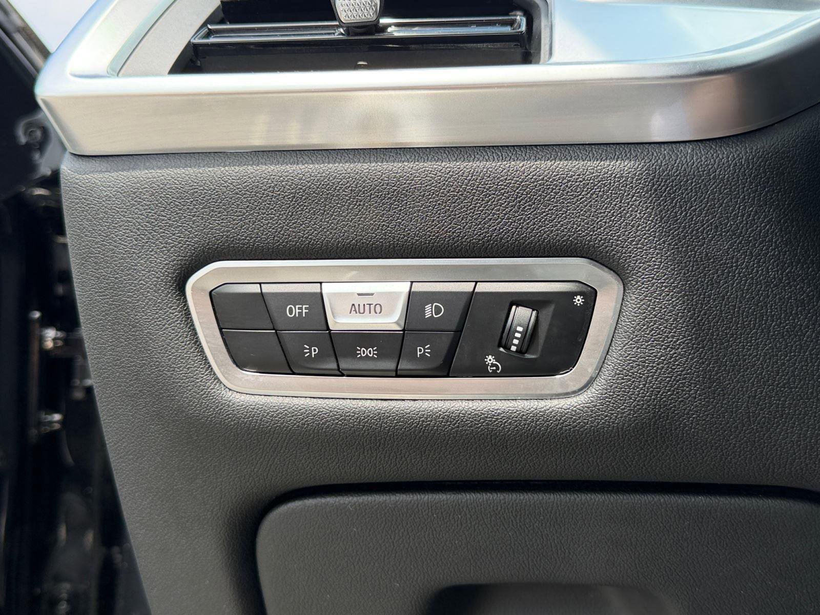 Used 2023 BMW X7 xDrive40i w/ Executive Package image 33