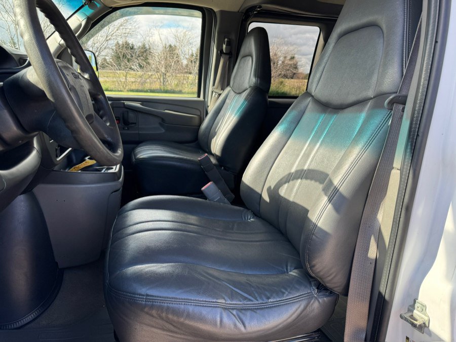 Used 2005 Chevrolet Express 3500 Passenger w/ LS Preferred Equipment Group RWD image 16