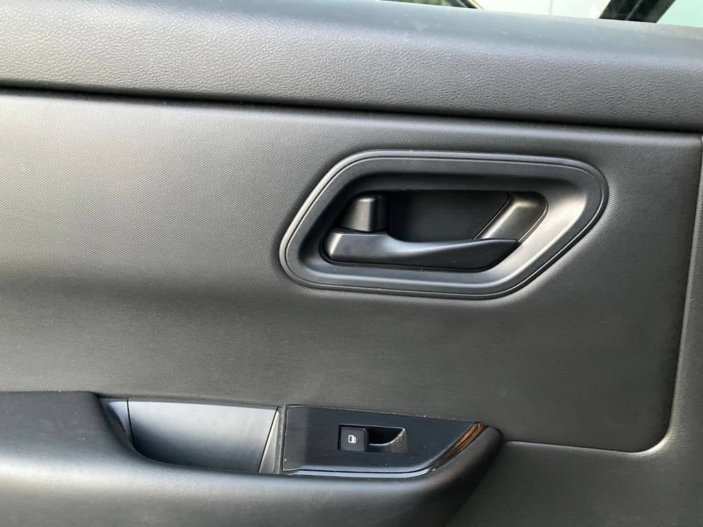 Used 2024 Nissan Rogue S FWD image 12