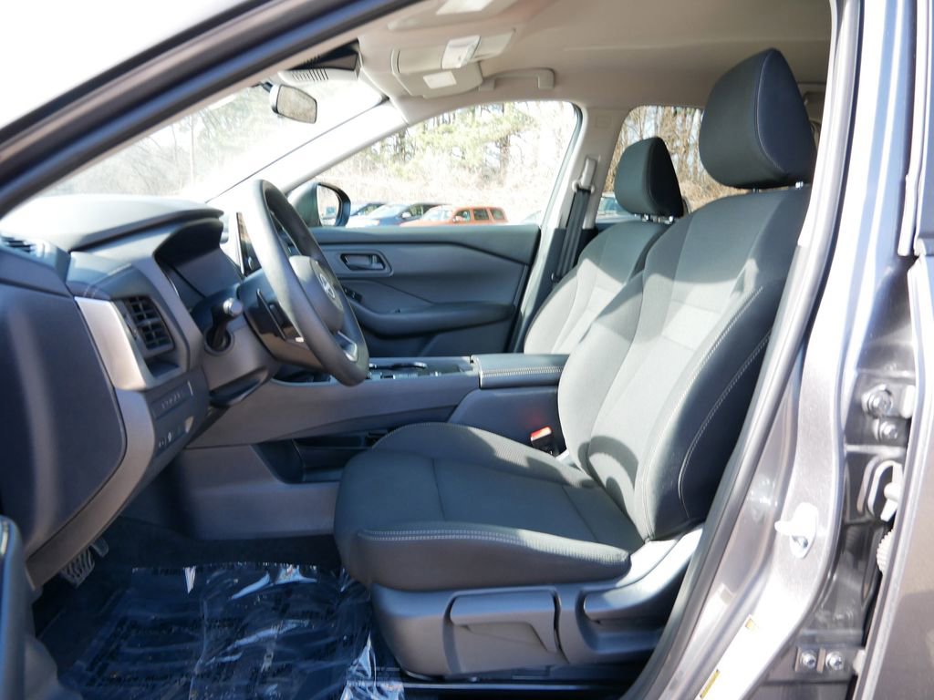 Used 2024 Nissan Rogue S image 14