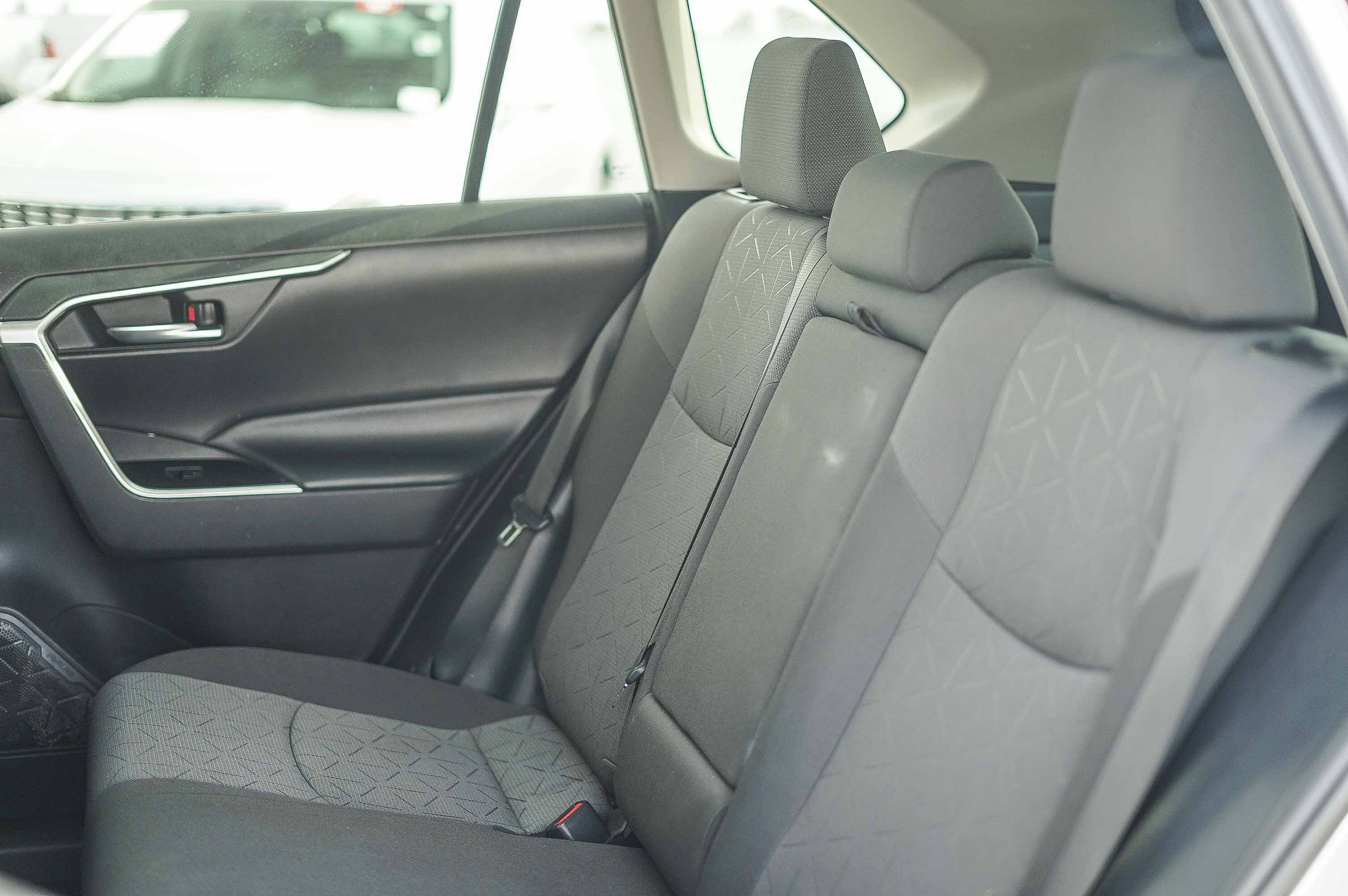 Used 2021 Toyota RAV4 XLE w/ Convenience Package image 20