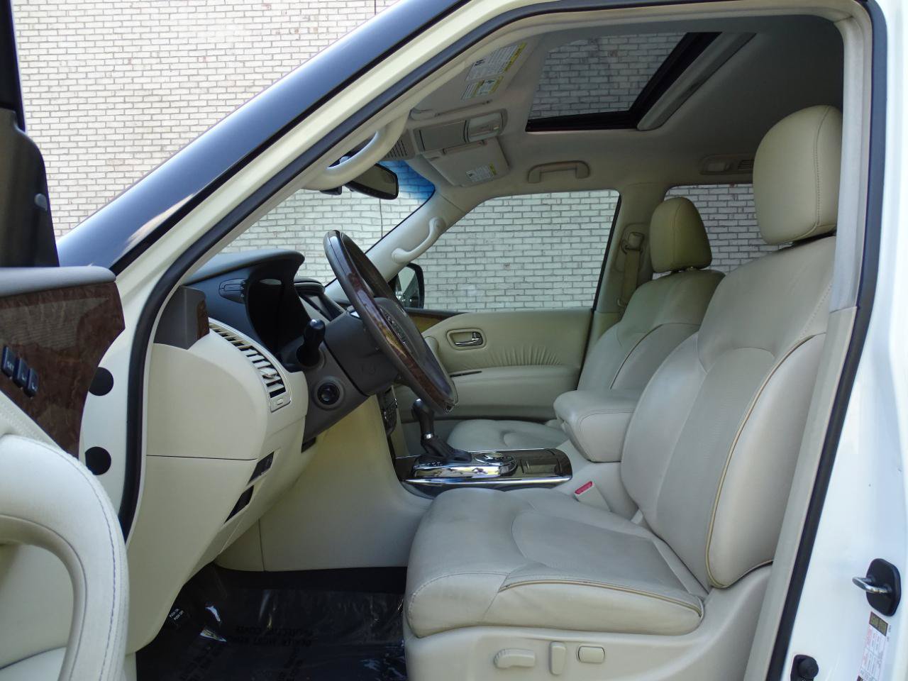Used 2017 INFINITI QX80 2WD w/ Driver Assistance Package image 10