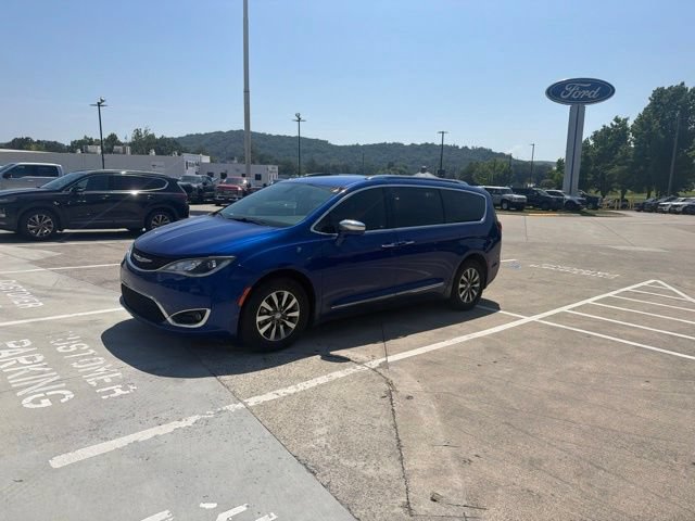 Used 2020 Chrysler Pacifica Limited FWD image 2