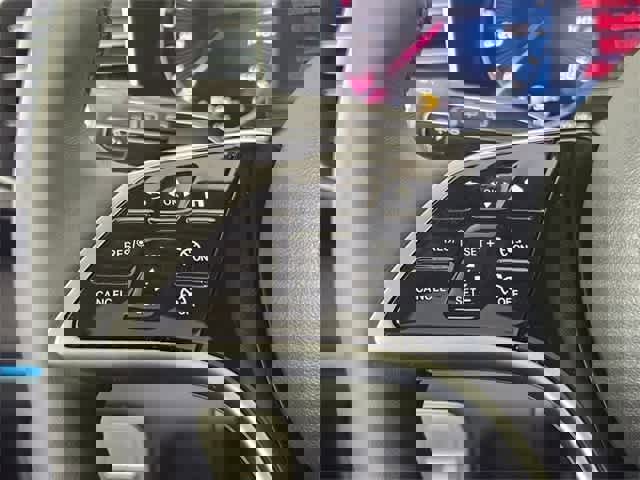 Certified 2025 Mercedes-Benz GLE 450e 4MATIC image 25