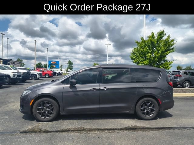 Used 2019 Chrysler Pacifica Touring-L Plus w/ S Appearance Package FWD image 8