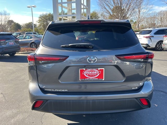 Used 2024 Toyota Highlander XLE image 6