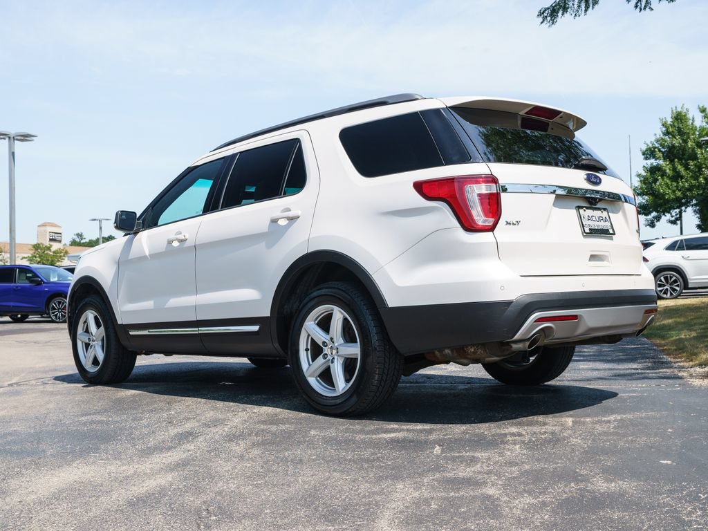Used 2016 Ford Explorer XLT w/ Equipment Group 202A AWD/4WD image 9