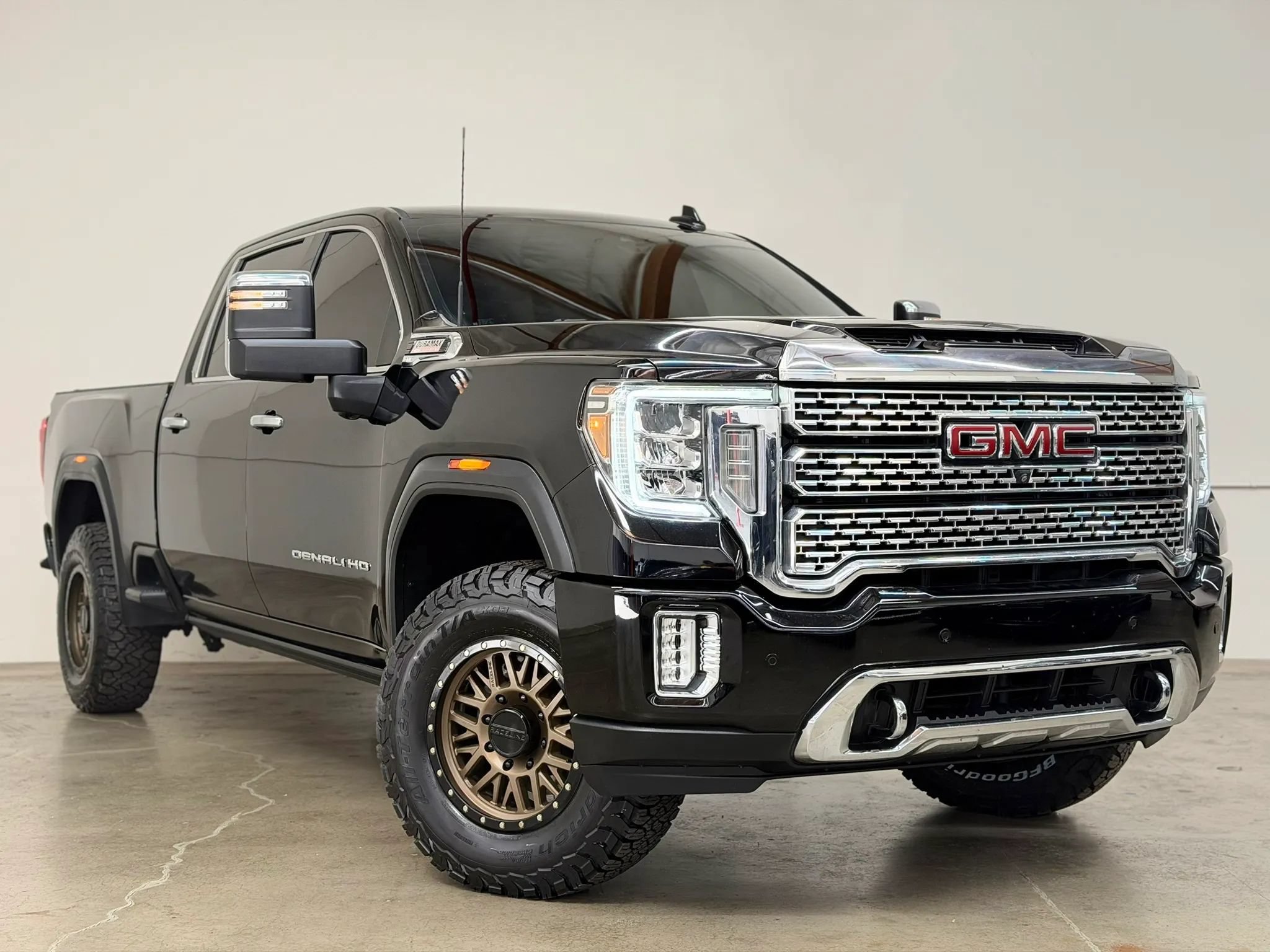 Used 2020 GMC Sierra 2500 Denali w/ Denali Ultimate Package AWD/4WD image 1