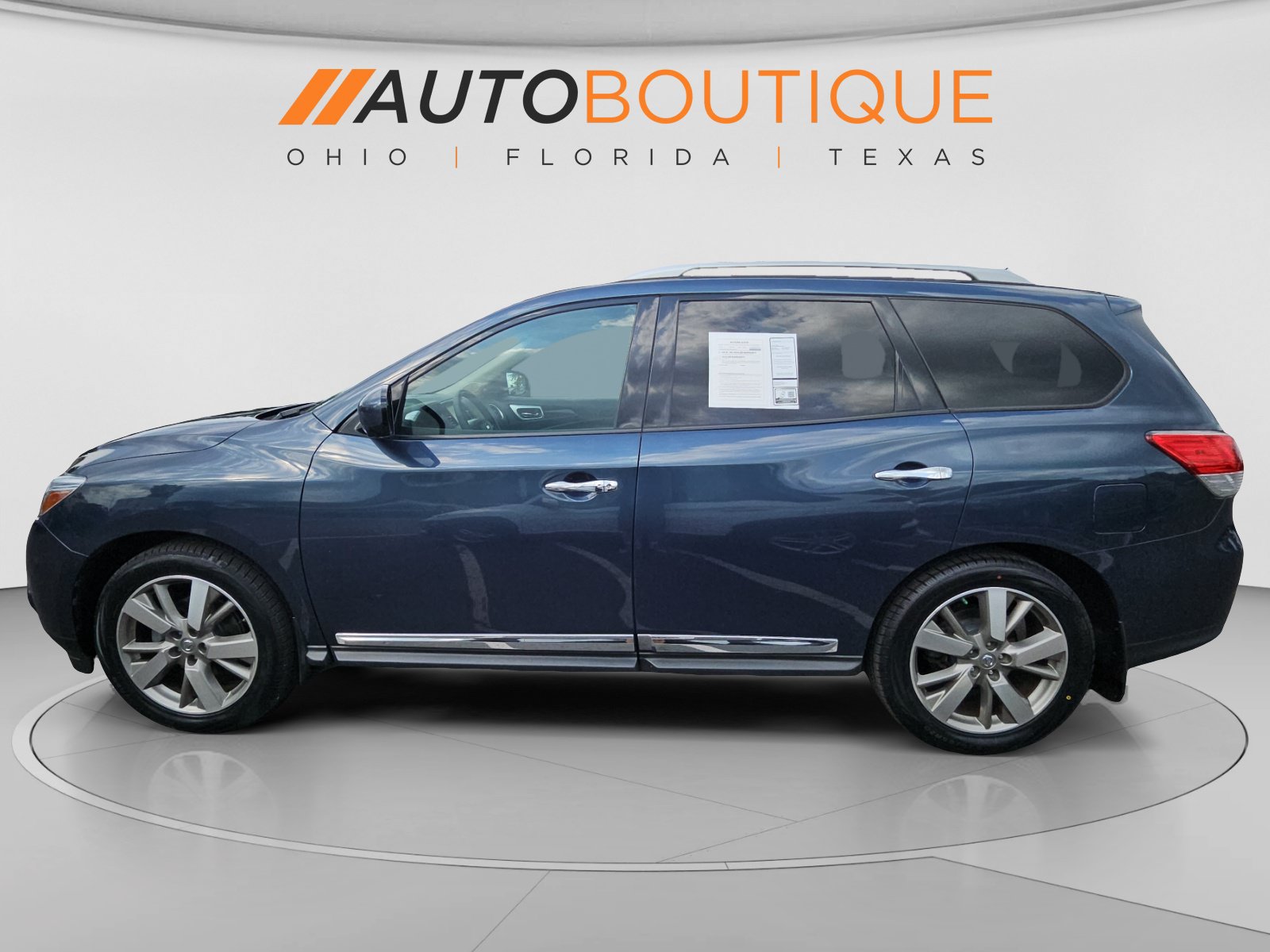 Used 2016 Nissan Pathfinder Platinum FWD image 2