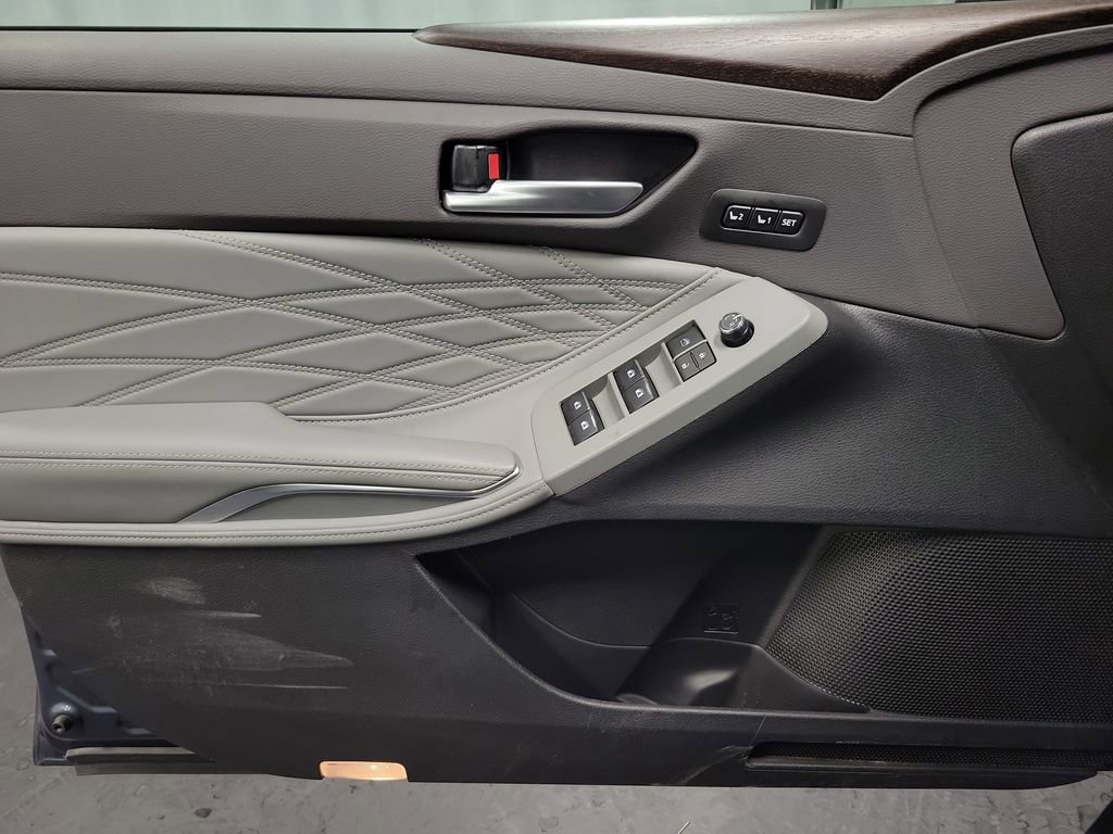 Used 2019 Toyota Avalon XLE image 23